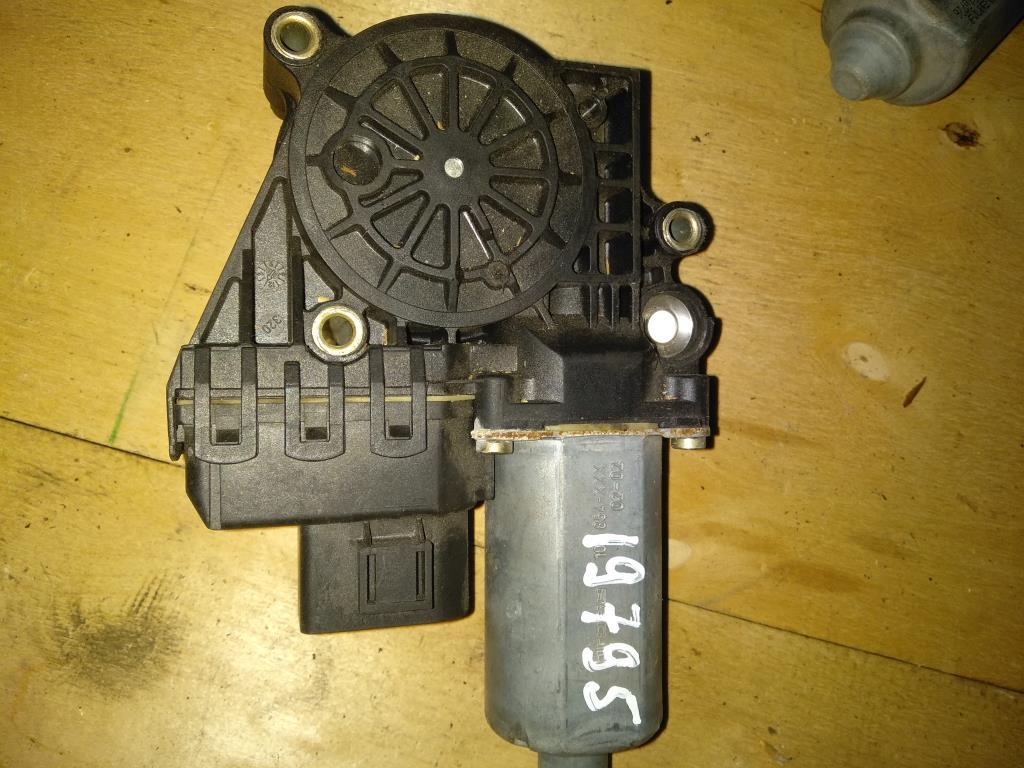 моторчик стеклоподъемника передний правый Audi A6 4B/C5 2000, 2.8 л., бензин, седан, 0130821774, . - фото №1