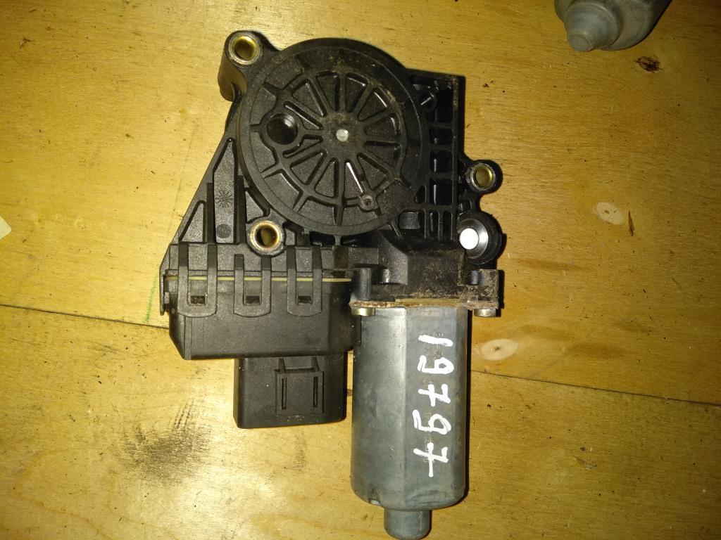 моторчик стеклоподъемника передний правый Audi A6 4B/C5 2000, 2.8 л., бензин, седан, 0130821774, . - фото №1