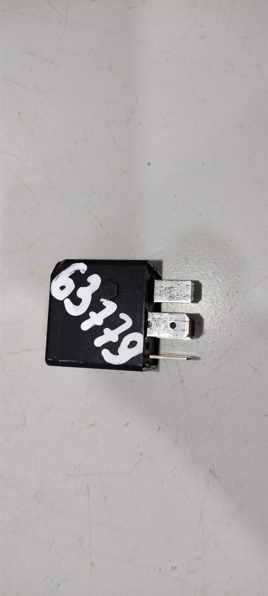 реле (прочие) Audi A1 8X 2013, 3.0 л., TDi, дизель, внедорожник 5 дв., 141951253B, 8D0951253A, 4H0951253A, 8K0951253, 431951253H - фото №1