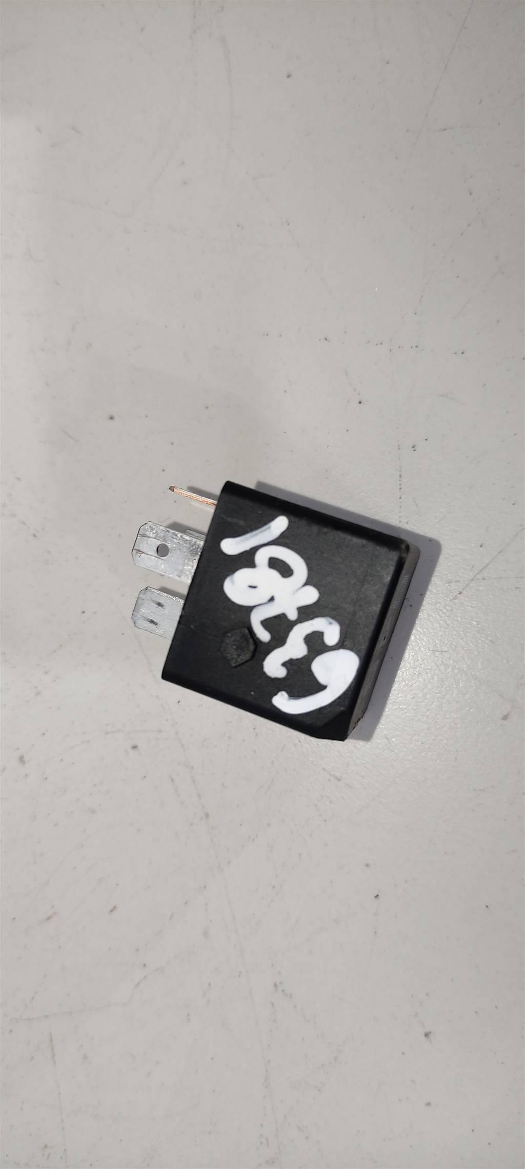 реле (прочие) Audi A1 8X 2013, 3.0 л., TDi, дизель, внедорожник 5 дв., 141951253B, 8D0951253A, 4H0951253A, 8K0951253, 431951253H - фото №1