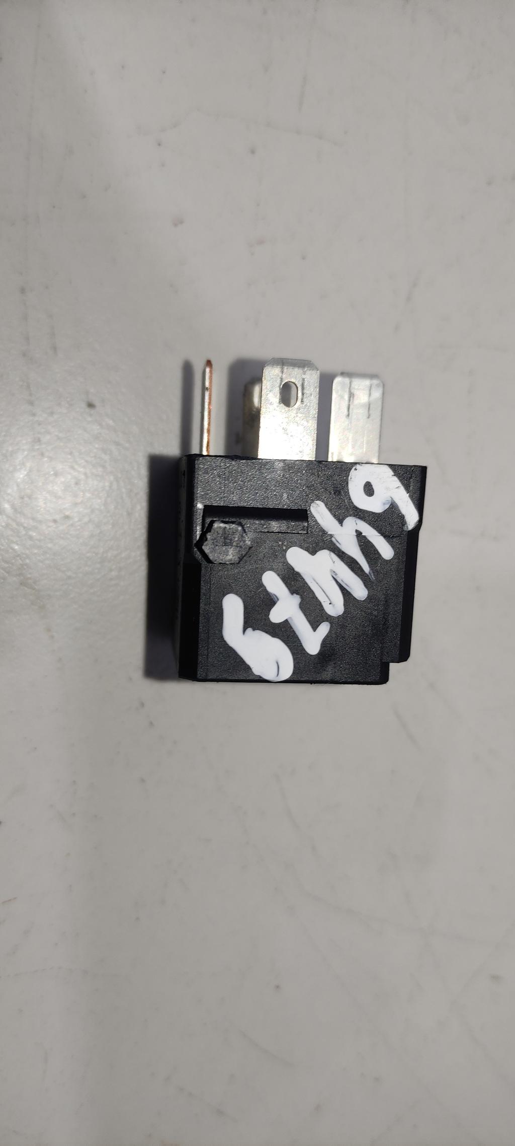 реле (прочие) Audi A1 8X 2013, 1.9 л., TDi, дизель, минивэн, 141951253B, 8D0951253A, 4H0951253A, 8K0951253, 431951253H - фото №1