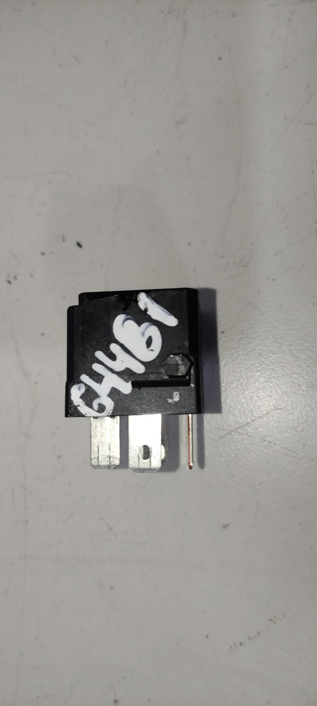 реле (прочие) Audi A1 8X 2013, 1.9 л., TDi, дизель, минивэн, 141951253B, 8D0951253A, 4H0951253A, 8K0951253, 431951253H - фото №1