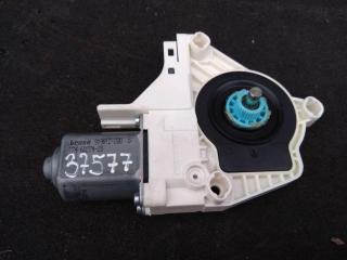 моторчик стеклоподъемника задний левый Skoda Yeti 1 поколение 2012, дизель, 8K0959811A, .