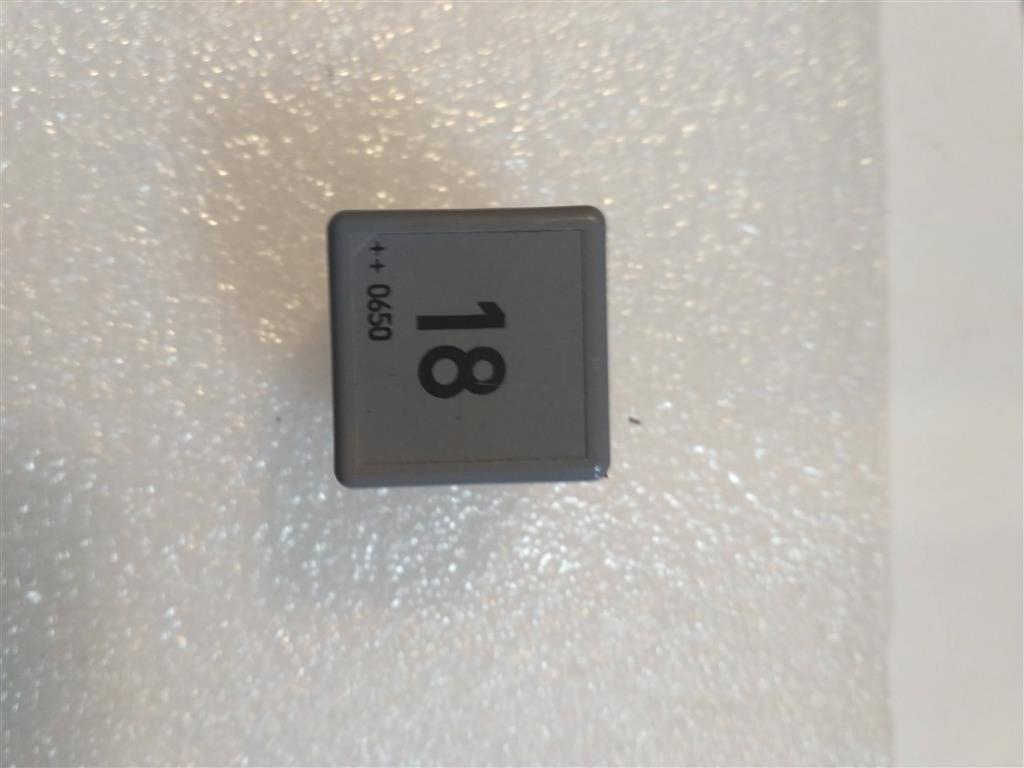 реле (прочие) Volkswagen Caddy 1 поколение 1987, 1.9 л., TDi, дизель, хетчбэк 5 дв., 191937503, . - фото №1