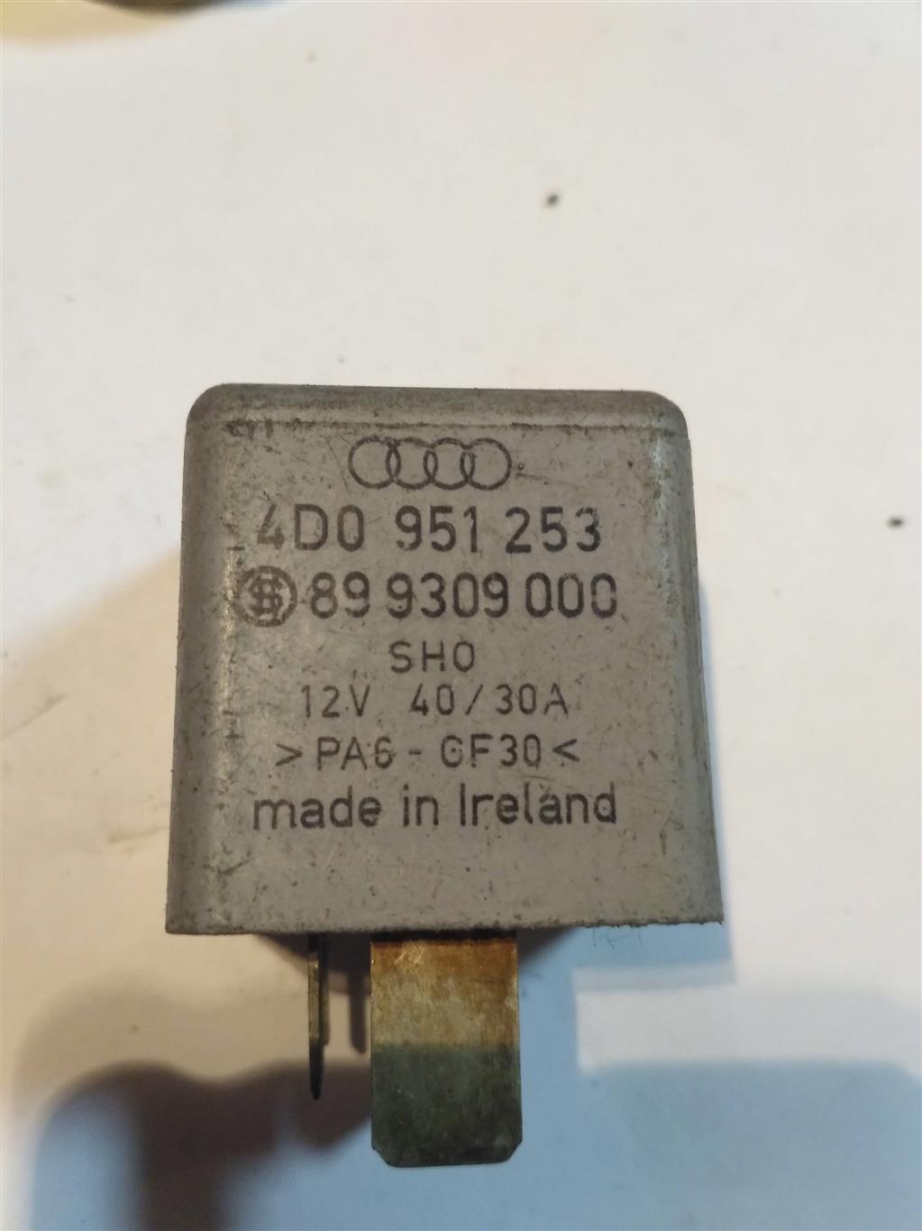 реле (прочие) Audi A8 D2/4D 1996, 2.5 л., TDi, дизель, седан, 4D0951253, . - фото №1