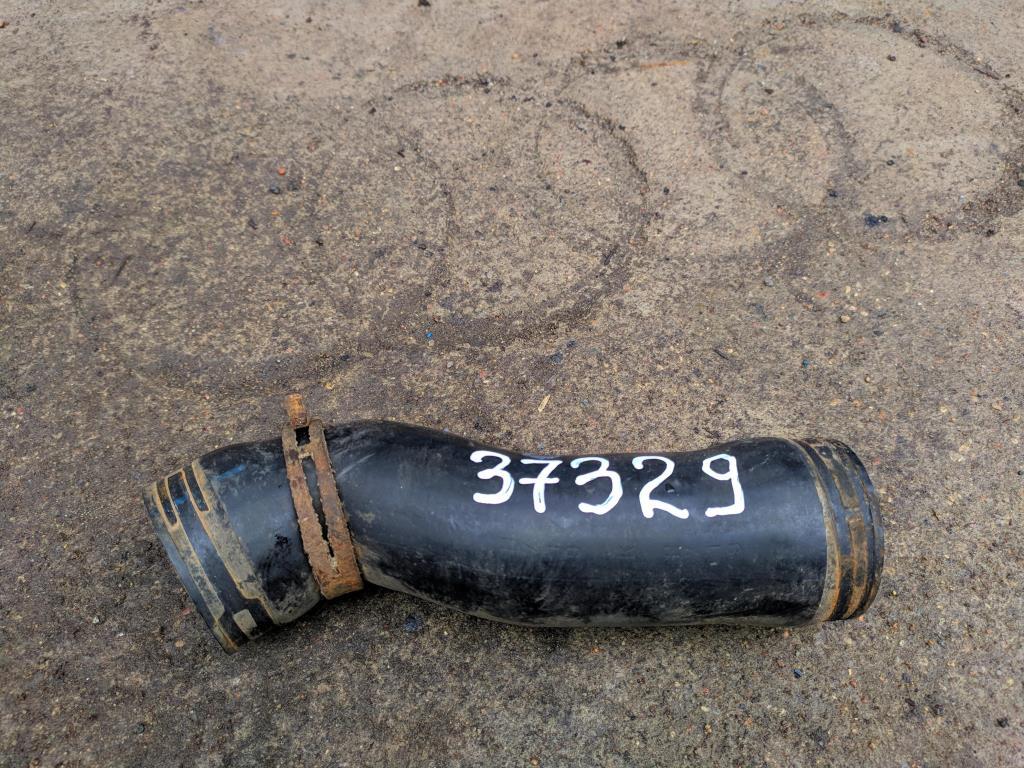 патрубок (трубопровод, шланг) Volkswagen Golf 3 поколение 1994, 1.9 л., TDi, дизель, хетчбэк 5 дв., 1H0145834F, AFN, AHU, ALE, . - фото №1