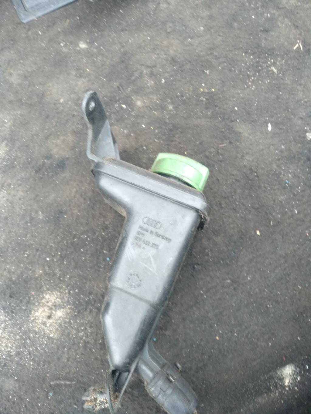 бачок гидроусилителя Audi A4 B7 2006, 2.0 л., бензин, седан, 8E0422373, . - фото №1