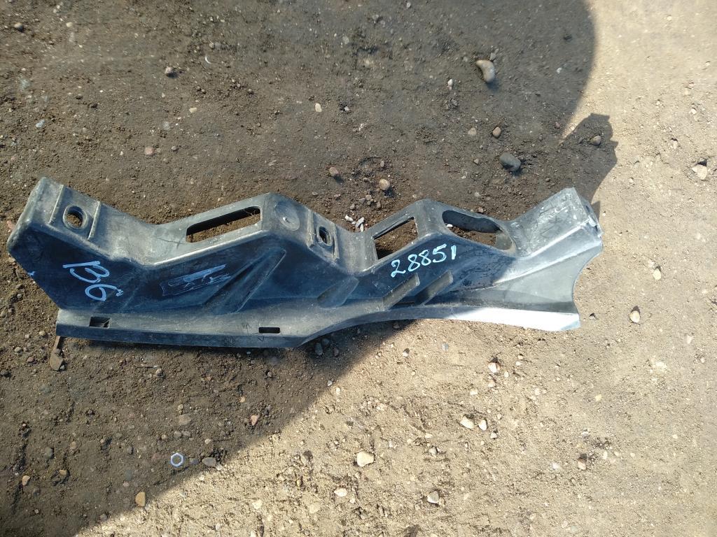 кронштейн переднего бампера Volkswagen Passat B6 2007, 2.0 л., бензин, седан, 3C0807889, 3C0807889A, . - фото №1