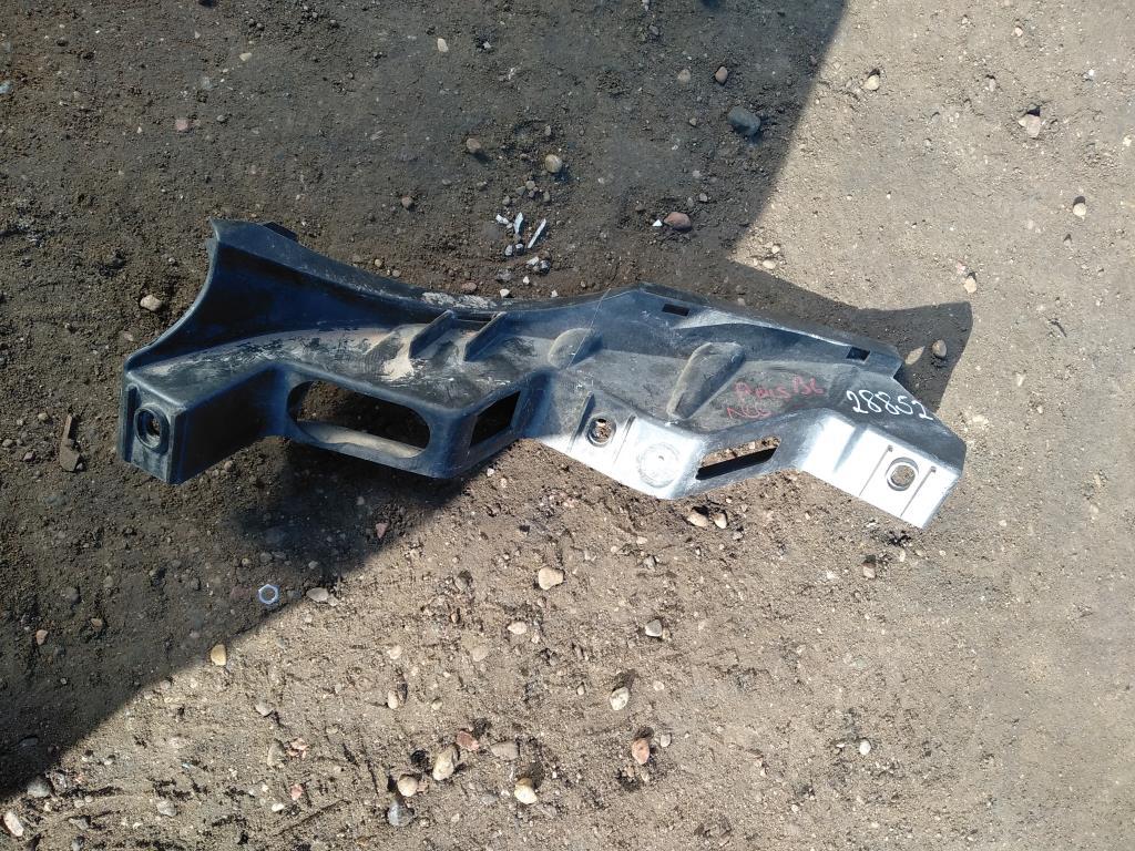 кронштейн переднего бампера Volkswagen Passat B6 2007, 2.0 л., бензин, седан, 3C0807889, 3C0807889A, . - фото №1