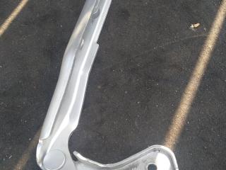 петля капота левая Audi A6 4F/C6 2006, 3.2 л., бензин, седан, 4F0823301, .