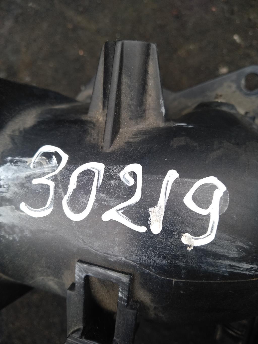 патрубок (трубопровод, шланг) Volkswagen Tiguan 1 поколение 2009, 1.4 л., бензин, внедорожник 5 дв., 03C129721B, BLG, BMY, 03C129721D, CDGA, CAVD, CNWA - фото №1