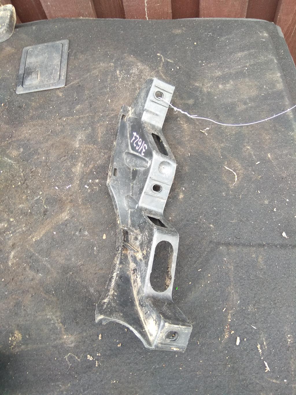 кронштейн переднего бампера Volkswagen Passat B6 2007, 2.0 л., бензин, седан, 3C0807889, 3C0807889A, . - фото №1