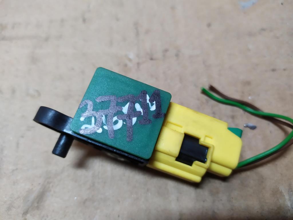 датчик удара Volkswagen Passat B7 2011, 2.0 л., TDi, дизель, универсал, 5N0959351B, . - фото №1