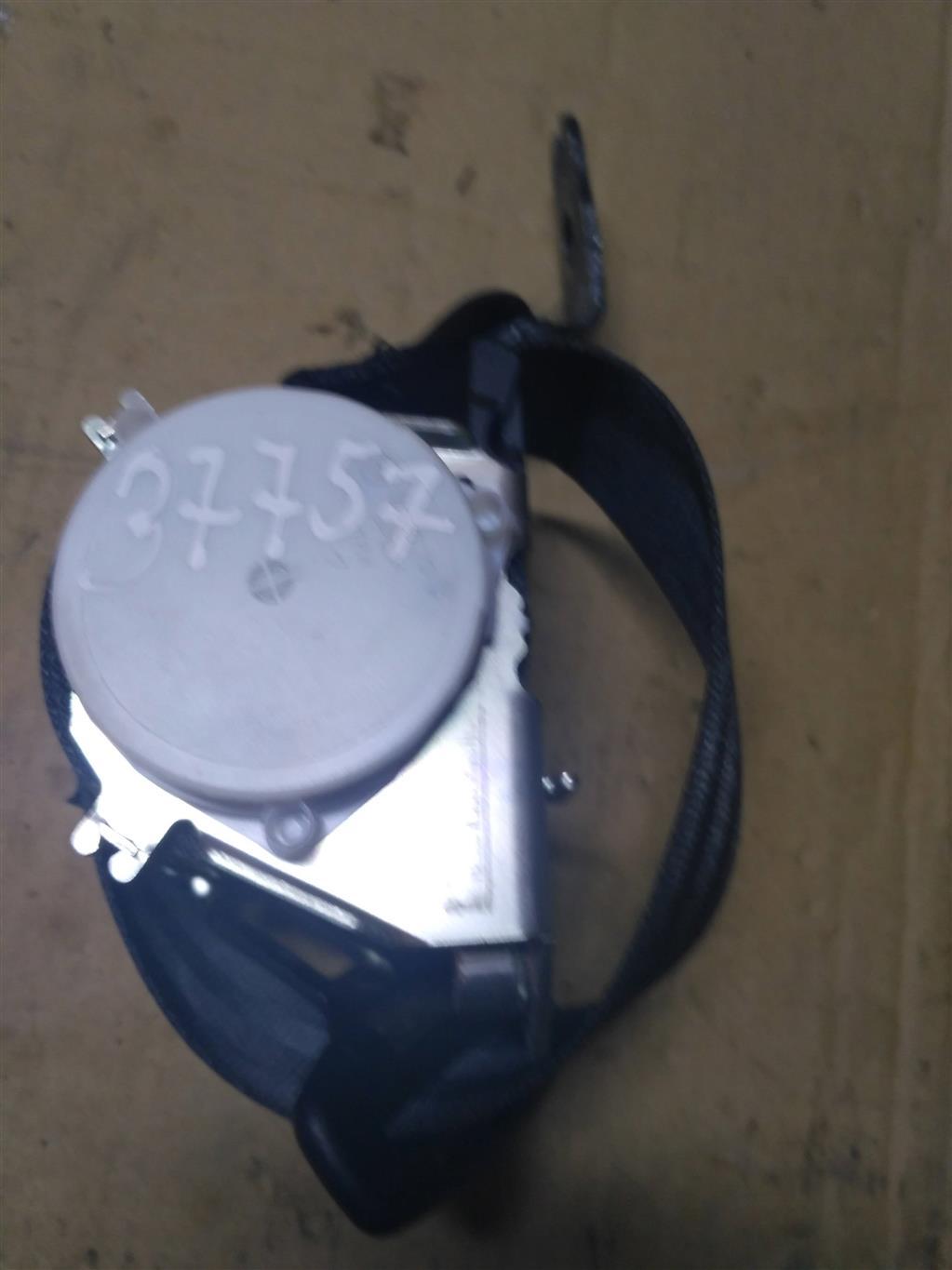 ремень безопасности Volkswagen Passat B7 2011, 2.0 л., TDi, дизель, универсал, 3C9857806J, . - фото №1