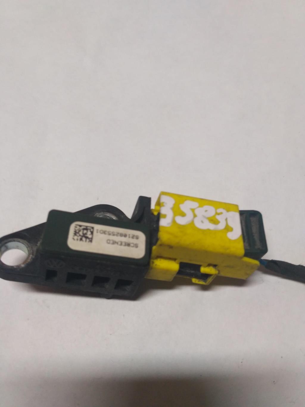 датчик удара Volkswagen Passat B6 2006, 2.0 л., бензин, седан, 3C0959651A, 3C0959651B, . - фото №1