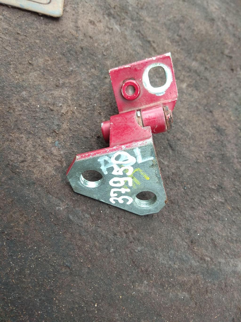 петля двери Volkswagen Golf Plus 2 поколение 2009, 2.0 л., бензин, седан, 1K4833401J, 1K4833401L, 1K9833401C, 1K9833401E, . - фото №1