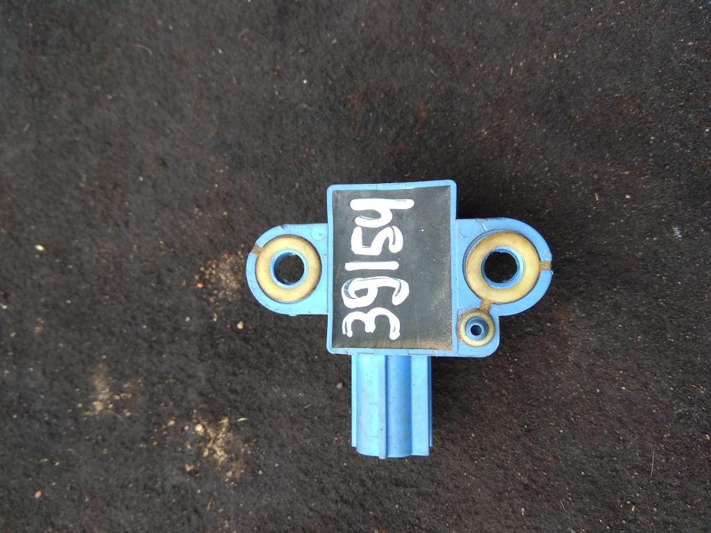 датчик удара Volkswagen Golf 5 поколение 2007, 2.0 л., бензин, хетчбэк 5 дв., 1K0955557A, . - фото №1