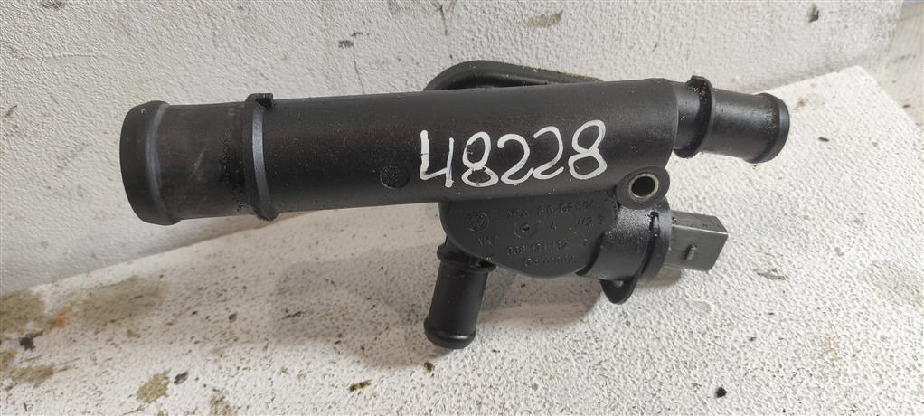 фланец (тройник) системы охлаждения Volkswagen Fox 3 поколение 2012, 1.9 л., TDi, дизель, седан, 038121132D, . - фото №1