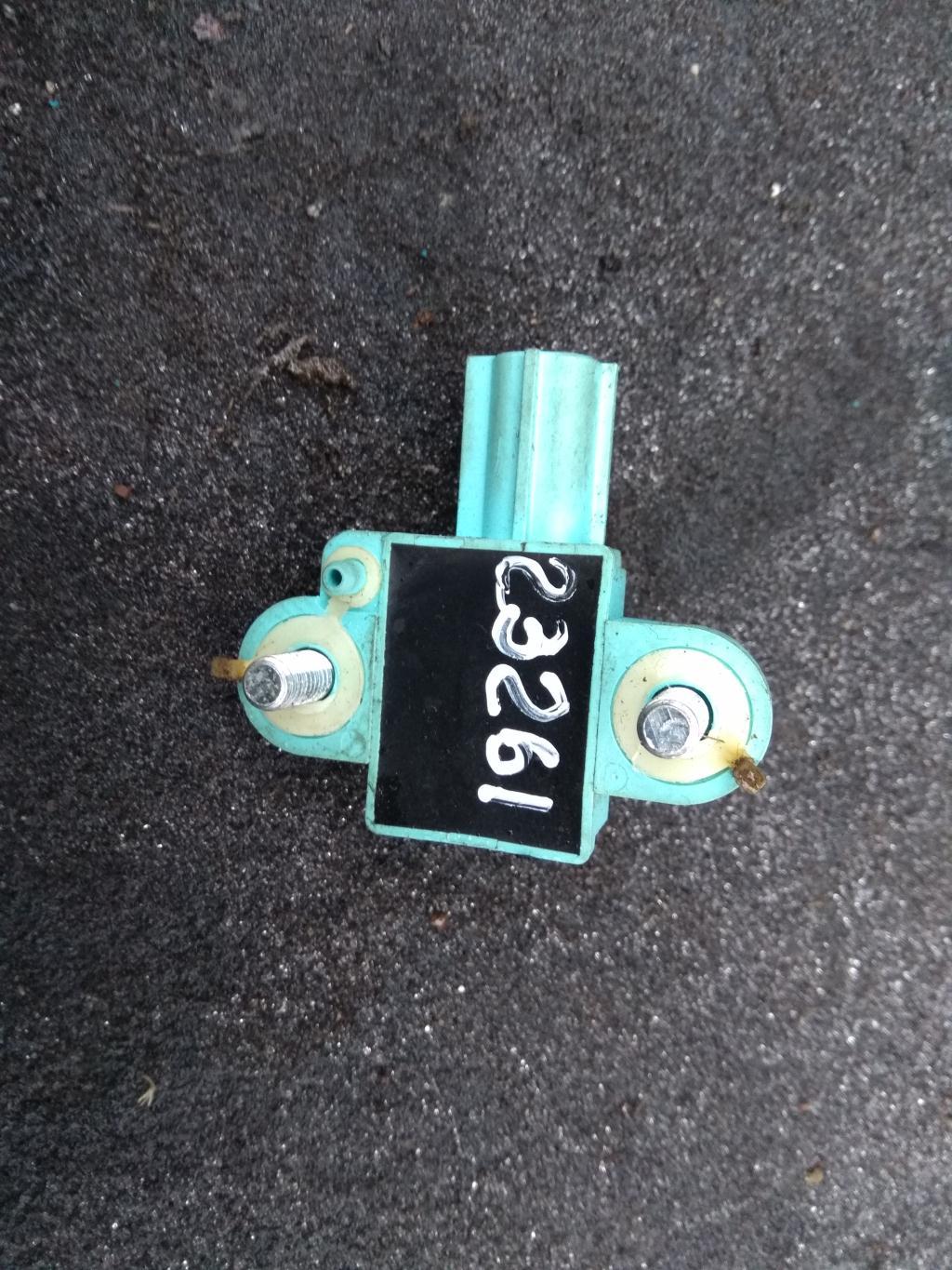 датчик удара Audi A6 4F/C6 2006, 3.2 л., бензин, седан, 4F0955557A, . - фото №1