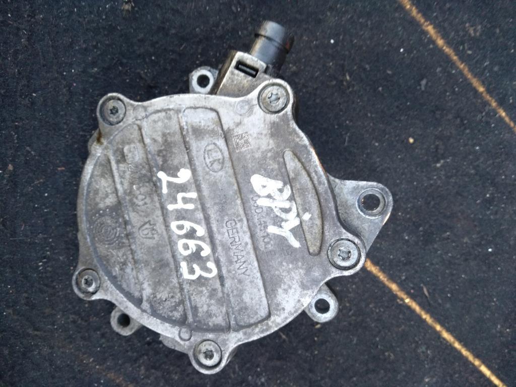 насос вакуумный Volkswagen Golf 5 поколение 2007, 2.0 л., бензин, хетчбэк 5 дв., 06D145100E, BPG, AWA, BPY, BWE, 06D145100G, AXX, BWA, 06D145100H, BWT, 06D145100F, BGB, BUL, BYK, BYD, . - фото №1