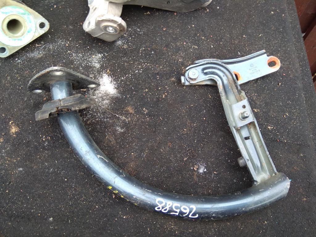 петля крышки багажника Volkswagen Passat B6 2007, 2.0 л., бензин, седан, 3C5827301B, . - фото №1