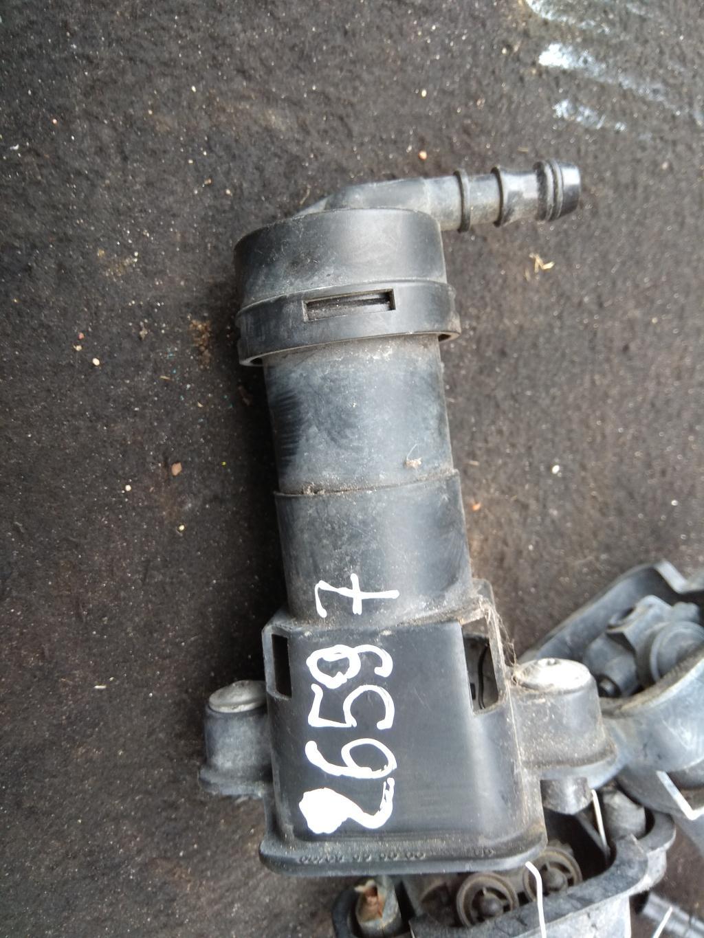 форсунка омывателя лобового стекла Audi A4 B6 2003, 1.8 л., бензин, седан, 8E0955102, . - фото №1