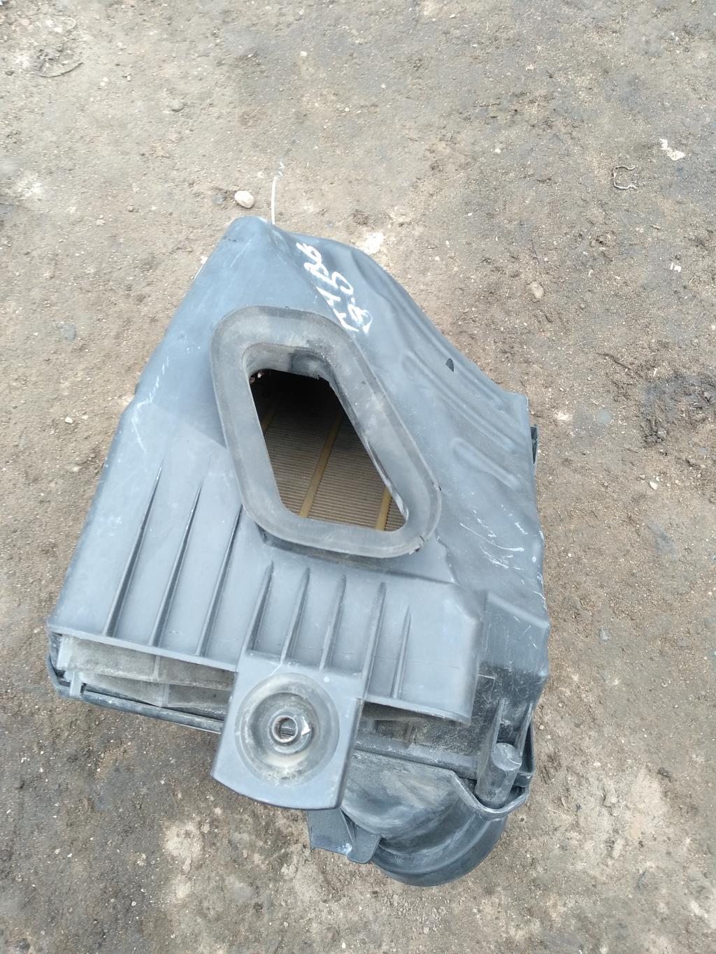 корпус воздушного фильтра Audi A4 B7 2006, 3.0 л., бензин, седан, 06C133837L, ASN, BBJ, AVK, . - фото №1