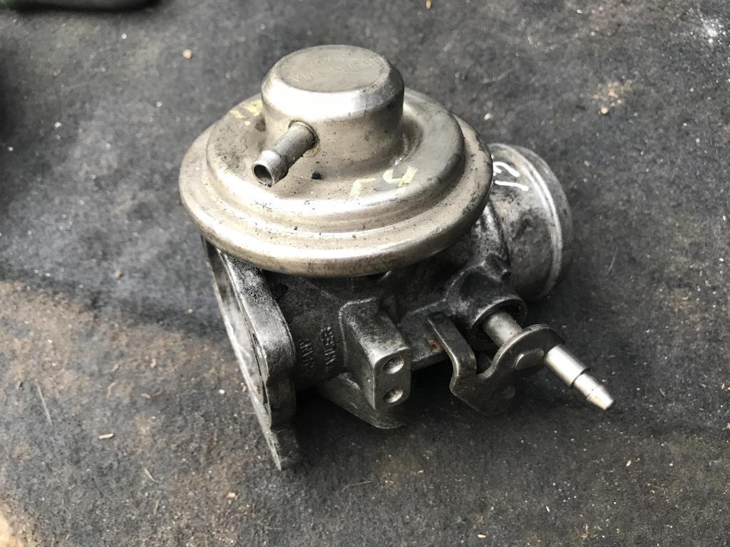 клапан EGR Volkswagen Jetta 4 поколение 2001, 1.9 л., TDi, дизель, седан, 038131501M, 045131501C, 038131501A, AHF, ALH, ATD, ARG, 038131501AR, 038131501E, 045131501L, ASV - фото №1