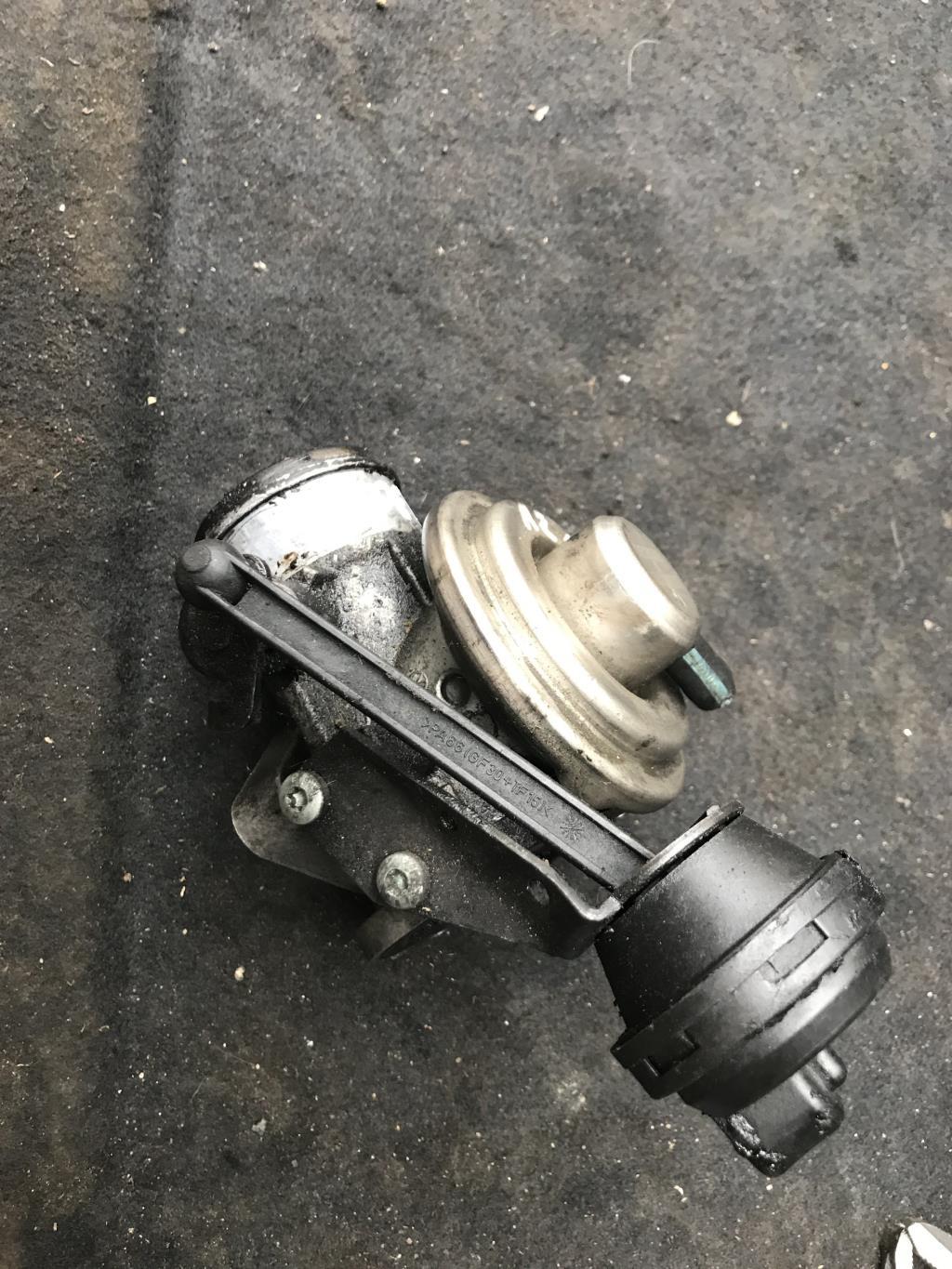 клапан EGR Volkswagen Lupo 6X 2001, 1.4 л., TDi, дизель, хетчбэк 5 дв., 045131501D, BKC, BKD, BXE, BKP, AZV, BRU, BXF, AYZ, BMA, BVE, BSW, AXR, BLT, 045131501L - фото №1