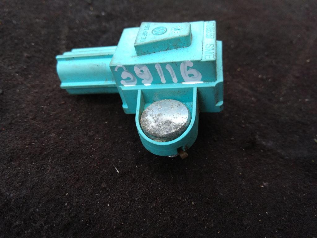 датчик удара Audi A6 4F/C6 2006, 3.2 л., бензин, седан, 4F0955557A, . - фото №1