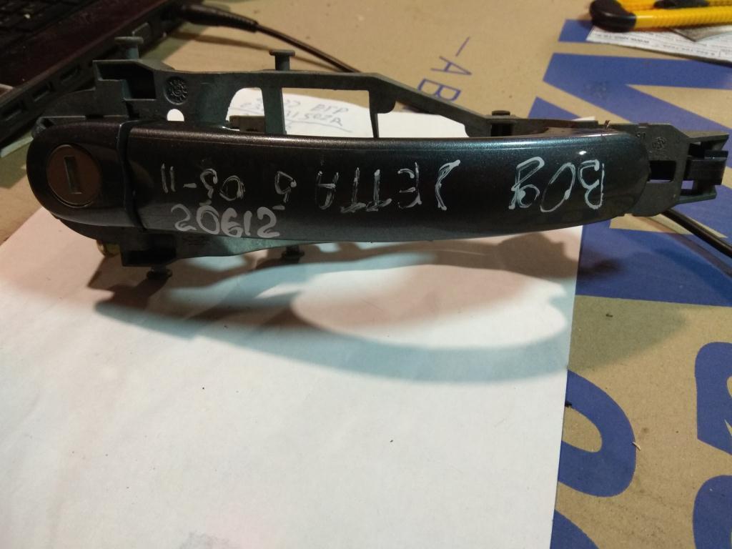 ручка наружная передняя левая Volkswagen Jetta 5 поколение 2006, 2.0 л., TDi, дизель, седан, 1K5837205, . - фото №1