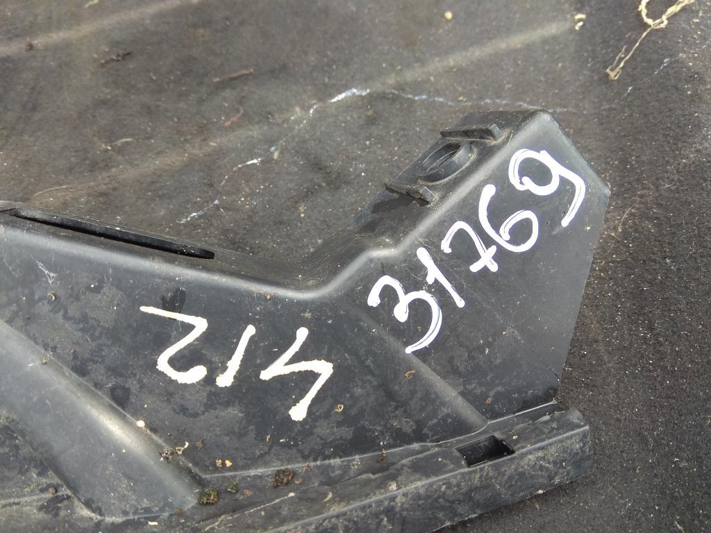 Крепление бампера переднего Volkswagen Passat B6 2007, 2.0 л., бензин, седан, 3C0807890, 3C0807890A, . - фото №1