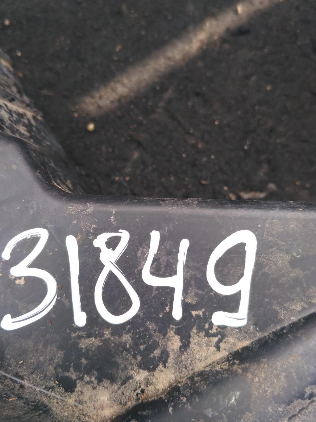 Крепление бампера переднего Volkswagen Passat B6 2007, 2.0 л., бензин, седан, 3C0807889, 3C0807889A, . - фото №1