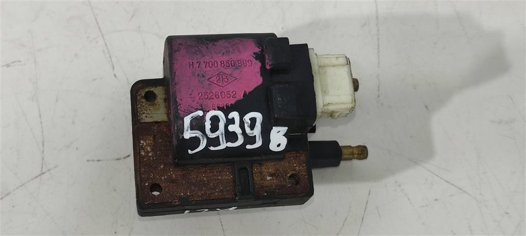 катушка зажигания Skoda Rapid 1 поколение 2014, 2.0 л., универсал, 2526052A, 7700850999 - фото №1