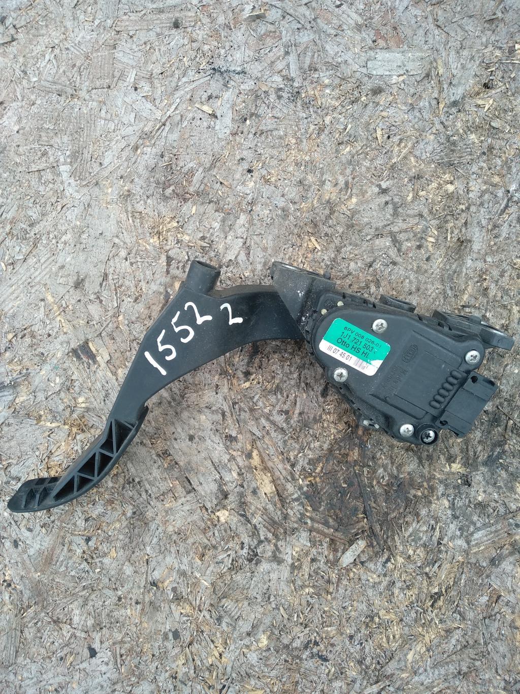 педаль Volkswagen Golf 4 поколение 2001, бензин, 1J1721503J, 6Q1721503E, . - фото №1