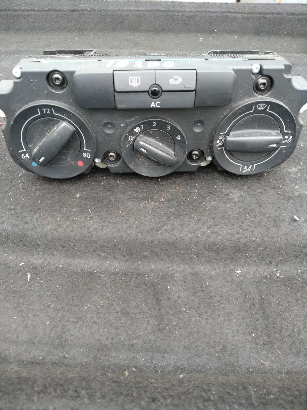 блок управления печки / климат-контроля Volkswagen Passat B6 2006, 2.0 л., бензин, седан, 1K0820047FP, 1K0820047EB, 1K0820047GF, 1K0820047GR, 1K0820047HH, 1K0820047HR, 1K0820047JH, 1K0820047JL, . - фото №1