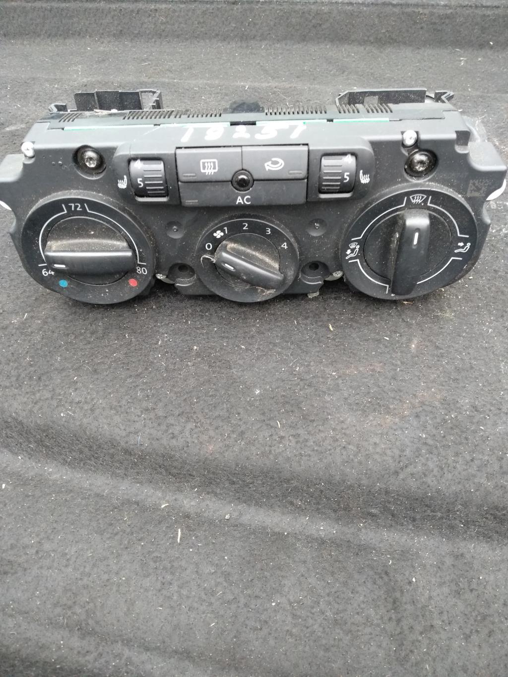 блок управления печки / климат-контроля Volkswagen Passat B6 2006, 2.0 л., бензин, седан, 1K0820047FP, 1K0820047EB, 1K0820047GF, 1K0820047GR, 1K0820047HH, 1K0820047HR, 1K0820047JH, 1K0820047JL, . - фото №1