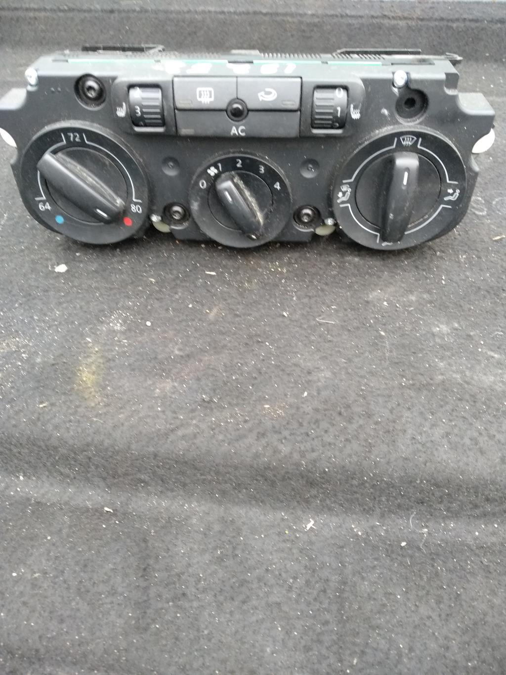блок управления печки / климат-контроля Volkswagen Passat B6 2006, 2.0 л., бензин, седан, 1K0820047FP, 1K0820047EB, 1K0820047GF, 1K0820047GR, 1K0820047HH, 1K0820047HR, 1K0820047JH, 1K0820047JL, . - фото №1
