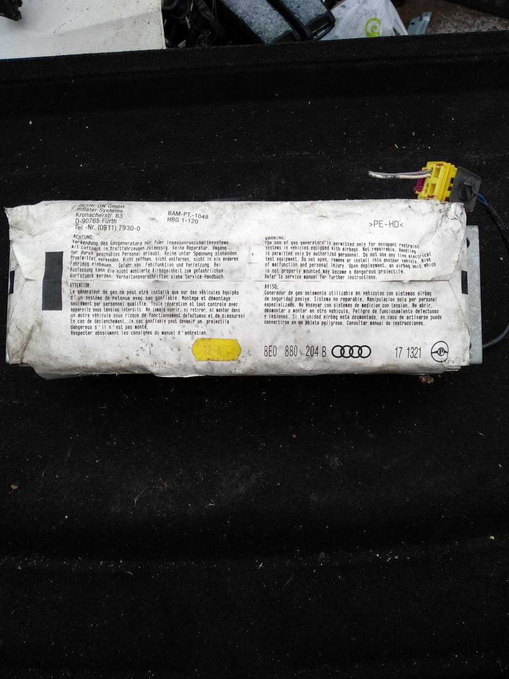 подушка безопасности пассажира Audi A4 B6 2003, 1.8 л., бензин, седан, 8E0880204B, . - фото №1