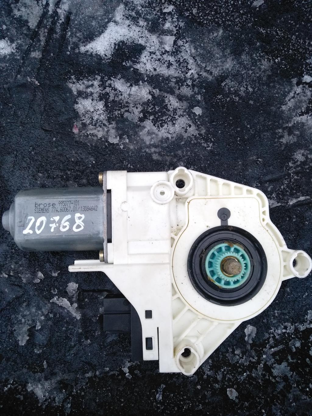 моторчик стеклоподъемника передний правый Audi A6 4F/C6 2006, 3.2 л., бензин, седан, 4F0959802B, . - фото №1