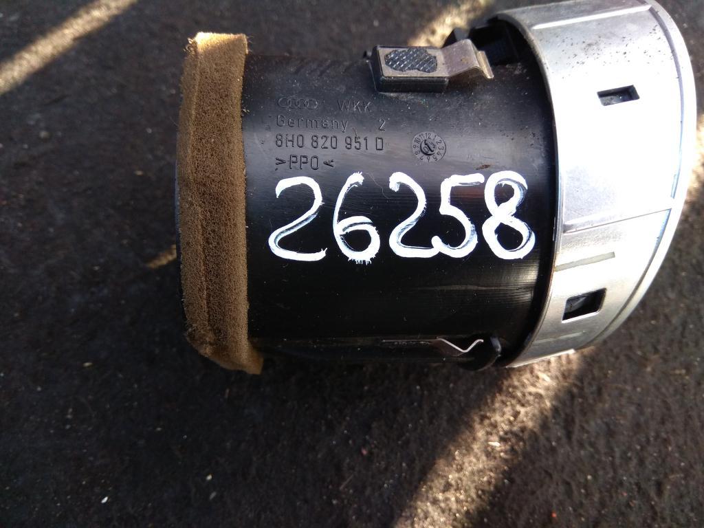 дефлектор обдува салона Audi A4 B7 2006, 2.0 л., бензин, кабриолет, 8H0820951D, . - фото №1