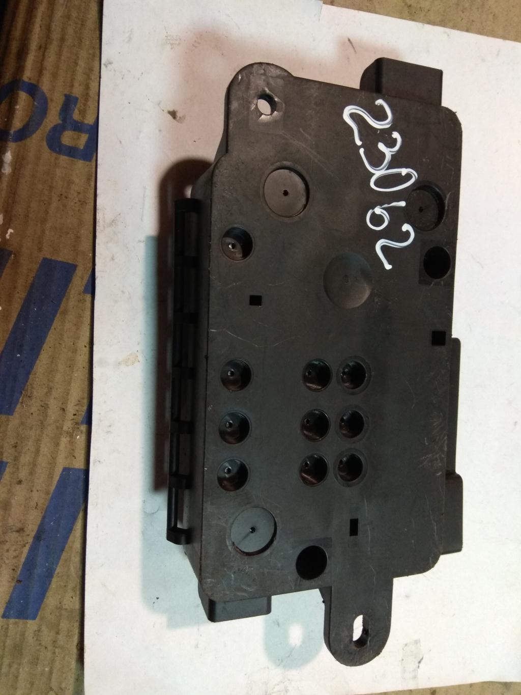 блок предохранителей Audi A1 8X 2013, 3.2 л., бензин, седан, 4B1853190P, . - фото №1