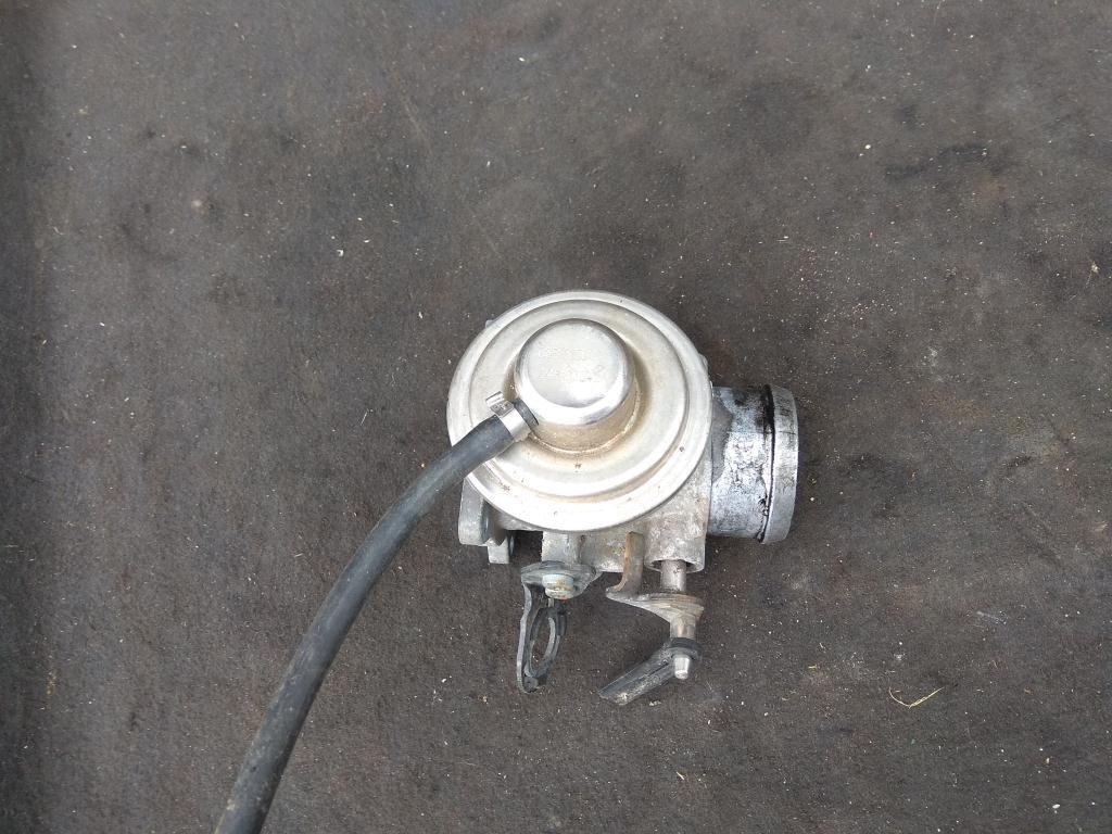 клапан EGR Volkswagen Jetta 4 поколение 2001, 1.9 л., TDi, дизель, седан, 038131501M, 045131501C, 038131501A, AHF, ALH, ATD, ARG, 038131501AR, 038131501E, 045131501L, ASV - фото №1