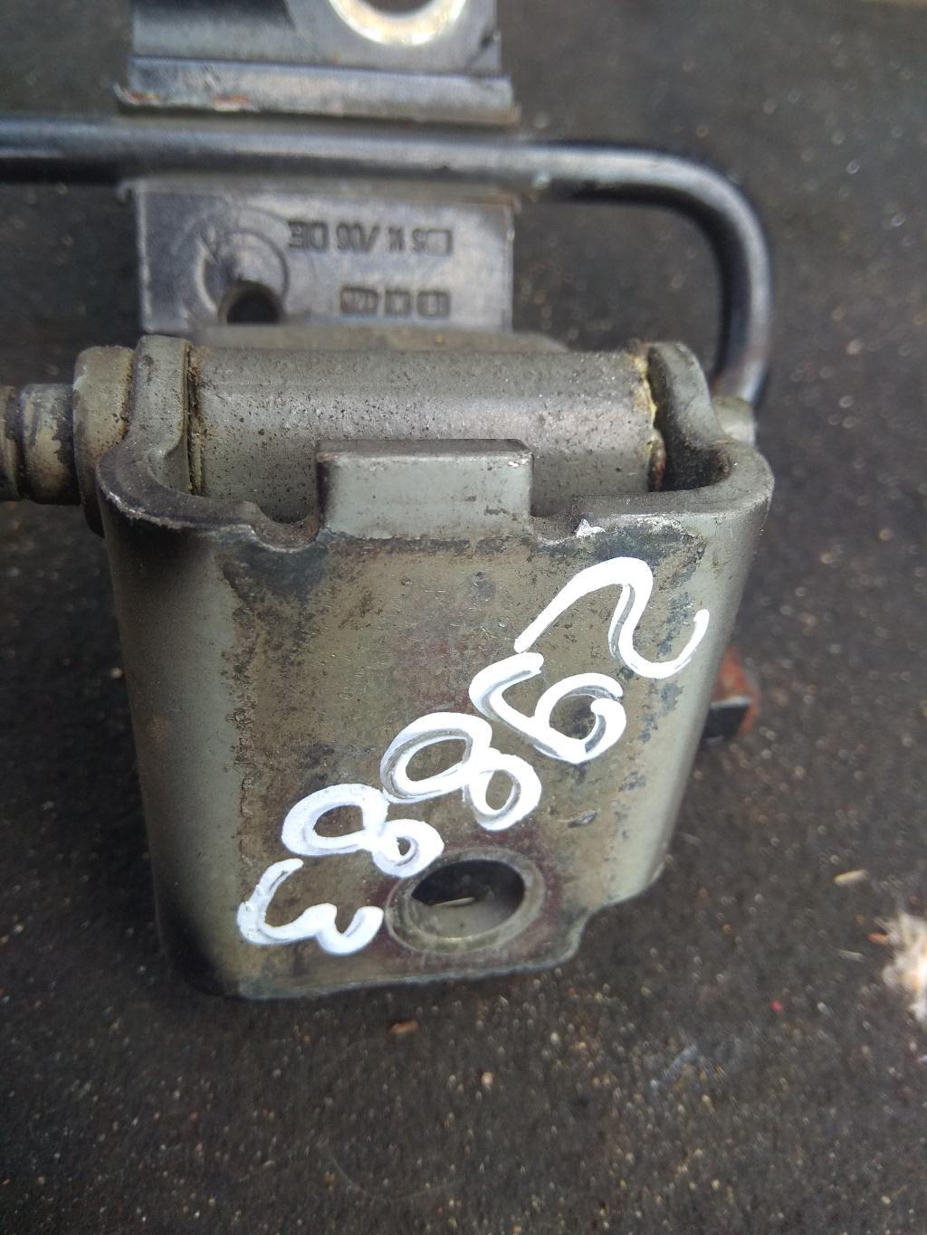 петля двери Audi A6 4F/C6 2006, 3.2 л., бензин, седан, 8E0831412, 8E0831412B, 8E0831412E, . - фото №1