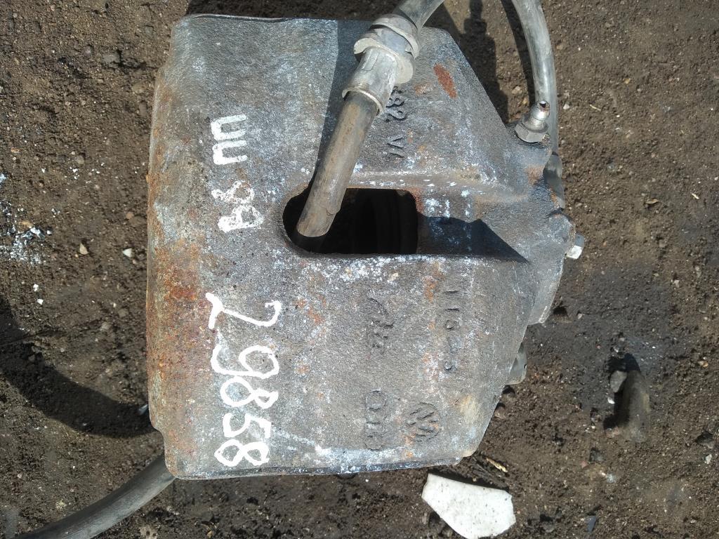 суппорт передний правый Volkswagen Caddy 3 поколение 2006, 2.0 л., TDi, дизель, фургон, 1K0615124E, . - фото №1
