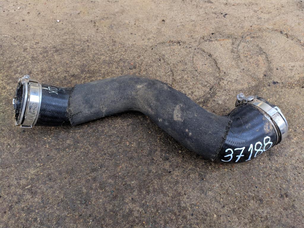 патрубок (трубопровод, шланг) Audi A4 B7 2006, 2.0 л., бензин, седан, 8E0145737Q, BPG, BPJ, BWE, BWT, BGB, BUL, BYK, . - фото №1