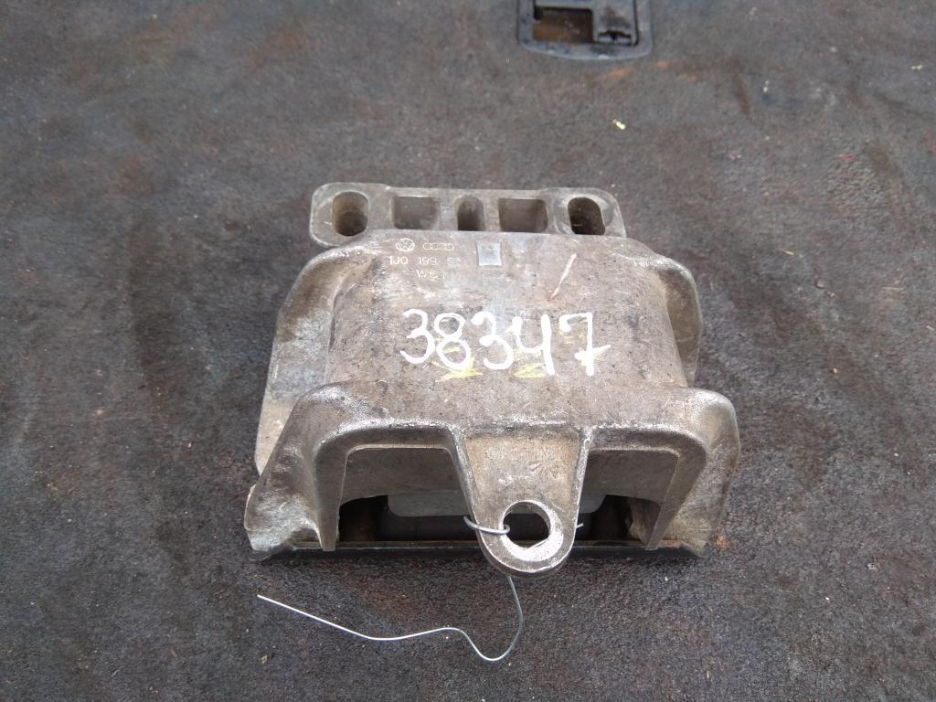 подушка крепления КПП Skoda Octavia 2 поколение (A5) 2005, 1.6 л., бензин, седан, 1J0199555AK, . - фото №1