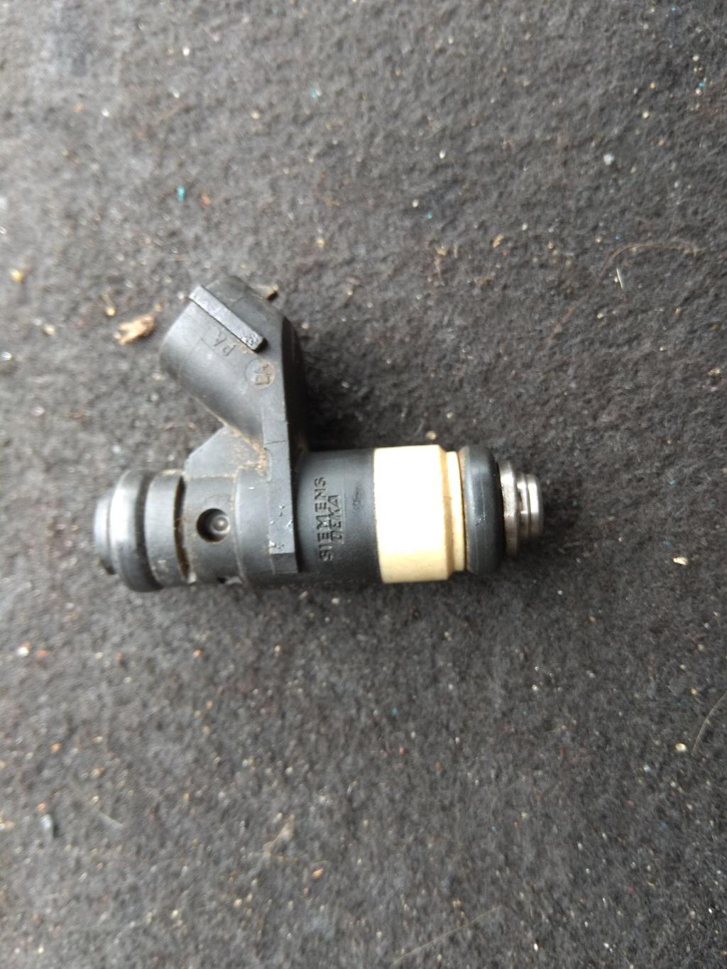 форсунка Audi A2 8Z 2002, 1.4 л., бензин, хетчбэк 5 дв., 036906031M, AUA, BBY, . - фото №1