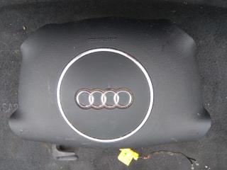 подушка безопасности водителя Audi A6 4B/C5 [рестайлинг] 2003, 2.8 л., бензин, седан, 8E0880201AA, .