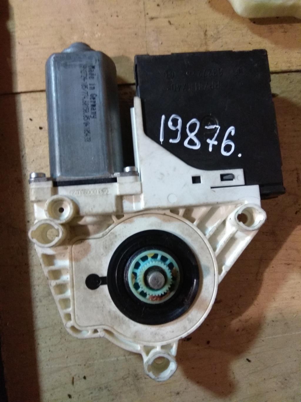 моторчик стеклоподъемника передний правый Volkswagen Passat B6 2006, 2.0 л., бензин, седан, 1K0959702L, . - фото №1